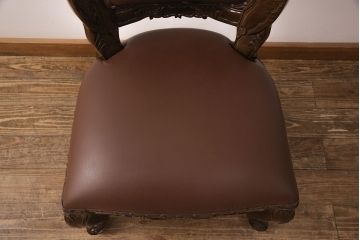 中古　極美品　タガヤサン　三越百貨店取扱い　細かな彫刻が見事な存在感のある本革チェア(ダイニングチェア、椅子)(R-050763)
