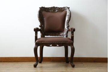 中古　極美品　タガヤサン　三越百貨店取扱い　細かな彫刻が見事な本革アームチェア(ダイニングチェア、椅子)(定価約36万円)(R-050765)