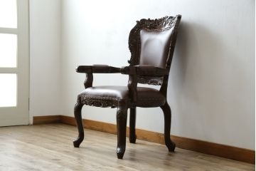 中古　極美品　タガヤサン　三越百貨店取扱い　細かな彫刻が見事な本革アームチェア(ダイニングチェア、椅子)(定価約36万円)(R-050765)