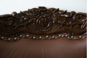 中古　極美品　タガヤサン　三越百貨店取扱い　細かな彫刻が見事な本革アームチェア(ダイニングチェア、椅子)(定価約36万円)(R-050765)