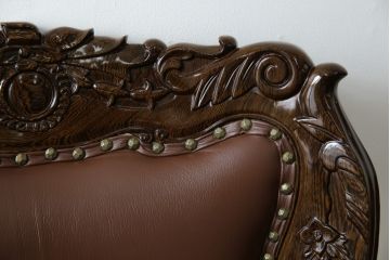中古　極美品　タガヤサン　三越百貨店取扱い　細かな彫刻が見事な本革アームチェア(ダイニングチェア、椅子)(定価約36万円)(R-050765)