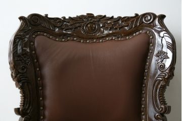 中古　極美品　タガヤサン　三越百貨店取扱い　細かな彫刻が見事な本革アームチェア(ダイニングチェア、椅子)(定価約36万円)(R-050765)