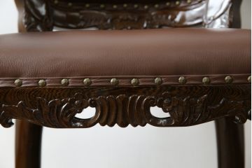中古　極美品　タガヤサン　三越百貨店取扱い　細かな彫刻が見事な本革アームチェア(ダイニングチェア、椅子)(定価約36万円)(R-050765)