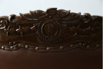 中古　極美品　タガヤサン　三越百貨店取扱い　細かな彫刻が見事な本革アームチェア(ダイニングチェア、椅子)(定価約36万円)(R-050765)