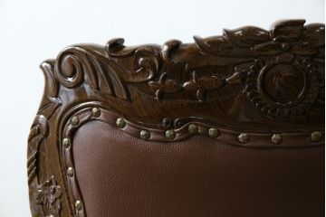 中古　極美品　タガヤサン　三越百貨店取扱い　細かな彫刻が見事な本革アームチェア(ダイニングチェア、椅子)(定価約36万円)(R-050765)