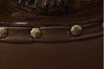 中古　極美品　タガヤサン　三越百貨店取扱い　細かな彫刻が見事な本革アームチェア(ダイニングチェア、椅子)(定価約36万円)(R-050765)
