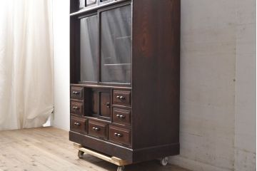 中古　美品　工芸家具　ケヤキ材　漆塗り　しっとりとした佇まいの上品な茶箪笥(定価37万円)(飾り棚、収納棚)(R-050766)