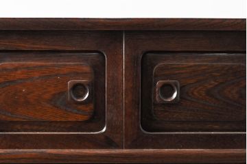 中古　美品　工芸家具　ケヤキ材　漆塗り　しっとりとした佇まいの上品な茶箪笥(定価37万円)(飾り棚、収納棚)(R-050766)