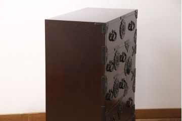 中古　極美品　伝統民芸家具　岩谷堂箪笥　厚みのある金具が威厳を放つ車箪笥(小箪笥、チェスト、引き出し)(R-050767)