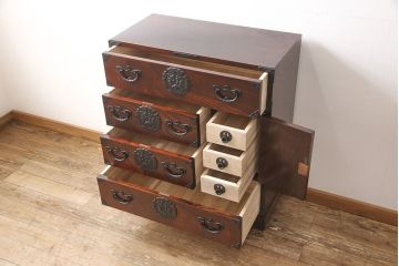 中古　極美品　伝統民芸家具　岩谷堂箪笥　厚みのある金具が威厳を放つ車箪笥(小箪笥、チェスト、引き出し)(R-050767)