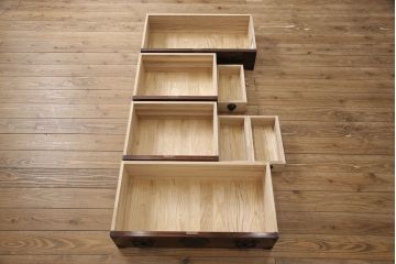 中古　極美品　伝統民芸家具　岩谷堂箪笥　厚みのある金具が威厳を放つ車箪笥(小箪笥、チェスト、引き出し)(R-050767)
