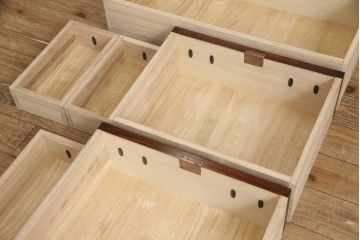 中古　極美品　伝統民芸家具　岩谷堂箪笥　厚みのある金具が威厳を放つ車箪笥(小箪笥、チェスト、引き出し)(R-050767)