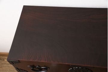 中古　極美品　伝統民芸家具　岩谷堂箪笥　厚みのある金具が威厳を放つ車箪笥(小箪笥、チェスト、引き出し)(R-050767)