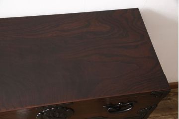 中古　極美品　伝統民芸家具　岩谷堂箪笥　厚みのある金具が威厳を放つ車箪笥(小箪笥、チェスト、引き出し)(R-050767)