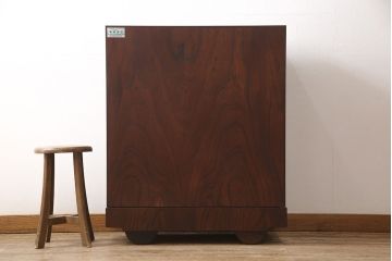 中古　極美品　伝統民芸家具　岩谷堂箪笥　厚みのある金具が威厳を放つ車箪笥(小箪笥、チェスト、引き出し)(R-050767)