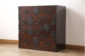 中古　極美品　伝統民芸家具　岩谷堂箪笥　厚みのある金具が威厳を放つ車箪笥(小箪笥、チェスト、引き出し)(R-050767)