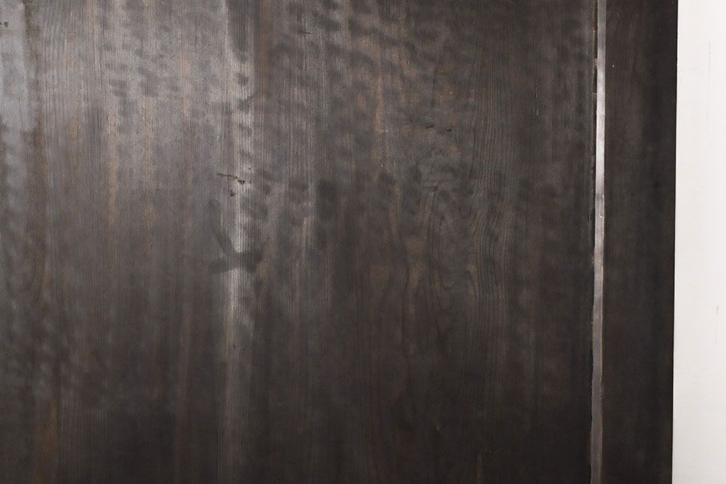 和製アンティーク　ヒノキ材　亀をモチーフにした金具が立派!雰囲気作りにおすすめの蔵戸(建具、引き戸、玄関戸)(R-050772)