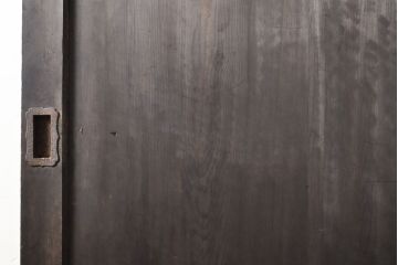 和製アンティーク　ヒノキ材　亀をモチーフにした金具が立派!雰囲気作りにおすすめの蔵戸(建具、引き戸、玄関戸)(R-050772)