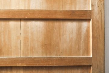 和製アンティーク　ヒノキ材　亀をモチーフにした金具が立派!雰囲気作りにおすすめの蔵戸(建具、引き戸、玄関戸)(R-050772)