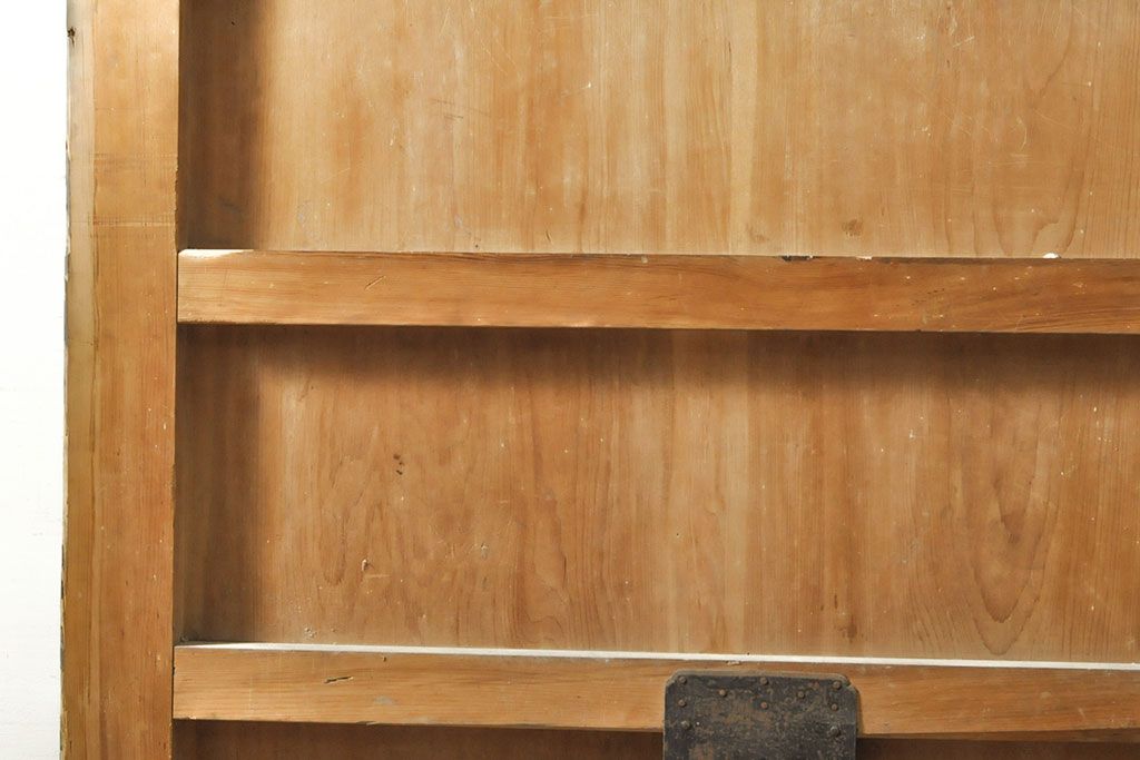 和製アンティーク　ヒノキ材　亀をモチーフにした金具が立派!雰囲気作りにおすすめの蔵戸(建具、引き戸、玄関戸)(R-050772)