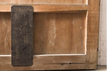 和製アンティーク　ヒノキ材　亀をモチーフにした金具が立派!雰囲気作りにおすすめの蔵戸(建具、引き戸、玄関戸)(R-050772)