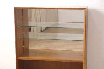 イギリスヴィンテージ　北欧家具　チーク材　HERBERT E. GIBBS(ハーバート・E・ギブス)　木のぬくもりと洗練されたデザインが魅力のキャビネット(収納棚、戸棚、ビンテージ)(R-050775)