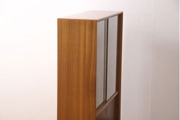 イギリスヴィンテージ　北欧家具　チーク材　HERBERT E. GIBBS(ハーバート・E・ギブス)　木のぬくもりと洗練されたデザインが魅力のキャビネット(収納棚、戸棚、ビンテージ)(R-050775)