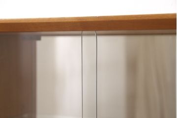 イギリスヴィンテージ　北欧家具　チーク材　HERBERT E. GIBBS(ハーバート・E・ギブス)　木のぬくもりと洗練されたデザインが魅力のキャビネット(収納棚、戸棚、ビンテージ)(R-050775)