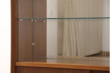 イギリスヴィンテージ　北欧家具　チーク材　HERBERT E. GIBBS(ハーバート・E・ギブス)　木のぬくもりと洗練されたデザインが魅力のキャビネット(収納棚、戸棚、ビンテージ)(R-050775)