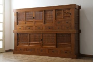 新品　未使用　在庫品　民芸家具　特大サイズ!　ニレ無垢材　和の空間作りに活躍する重ね9尺水屋箪笥(九尺水屋、サイドボード、和箪笥、収納棚)(R-050778)