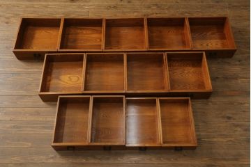 新品　未使用　在庫品　民芸家具　特大サイズ!　ニレ無垢材　和の空間作りに活躍する重ね9尺水屋箪笥(九尺水屋、サイドボード、和箪笥、収納棚)(R-050778)