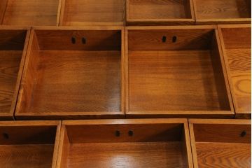 新品　未使用　在庫品　民芸家具　特大サイズ!　ニレ無垢材　和の空間作りに活躍する重ね9尺水屋箪笥(九尺水屋、サイドボード、和箪笥、収納棚)(R-050778)