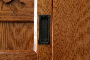 新品　未使用　在庫品　民芸家具　特大サイズ!　ニレ無垢材　和の空間作りに活躍する重ね9尺水屋箪笥(九尺水屋、サイドボード、和箪笥、収納棚)(R-050778)