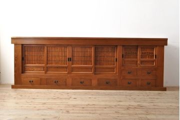 新品　未使用　在庫品　民芸家具　特大サイズ!　ニレ無垢材　和の空間作りに活躍する9尺水屋箪笥・上(九尺水屋、サイドボード、和箪笥、収納棚)(R-050779)