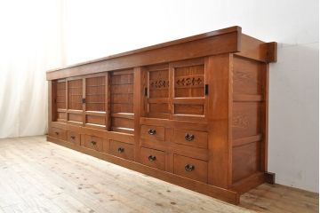 新品　未使用　在庫品　民芸家具　特大サイズ!　ニレ無垢材　和の空間作りに活躍する9尺水屋箪笥・上(九尺水屋、サイドボード、和箪笥、収納棚)(R-050779)