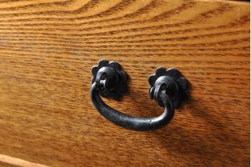新品　未使用　在庫品　民芸家具　特大サイズ!　ニレ無垢材　和の空間作りに活躍する9尺水屋箪笥・上(九尺水屋、サイドボード、和箪笥、収納棚)(R-050779)