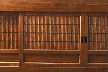 新品　未使用　在庫品　民芸家具　特大サイズ!　ニレ無垢材　和の空間作りに活躍する9尺水屋箪笥・下(九尺水屋、サイドボード、和箪笥、収納棚)(R-050780)