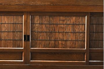 新品　未使用　在庫品　民芸家具　特大サイズ!　ニレ無垢材　和の空間作りに活躍する9尺水屋箪笥・下(九尺水屋、サイドボード、和箪笥、収納棚)(R-050780)