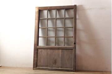 和製アンティーク　ヒノキ材　亀甲金網付き　粋な雰囲気を盛り上げる格子蔵戸(きつね格子、狐格子、建具、引き戸、玄関戸、格子戸、マス目、升目)(R-050781)