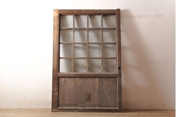 和製アンティーク　ヒノキ材　亀甲金網付き　粋な雰囲気を盛り上げる格子蔵戸(きつね格子、狐格子、建具、引き戸、玄関戸、格子戸、マス目、升目)(R-050781)
