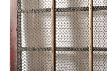 和製アンティーク　ヒノキ材　亀甲金網付き　粋な雰囲気を盛り上げる格子蔵戸(きつね格子、狐格子、建具、引き戸、玄関戸、格子戸、マス目、升目)(R-050781)