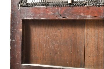 和製アンティーク　ヒノキ材　亀甲金網付き　粋な雰囲気を盛り上げる格子蔵戸(きつね格子、狐格子、建具、引き戸、玄関戸、格子戸、マス目、升目)(R-050781)