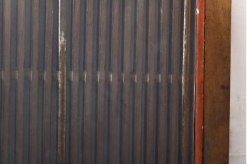 和製アンティーク　ヒノキ材・ケヤキ材　金網付き　和の風情を醸し出す格子くぐり戸(蔵戸、建具、引き戸、格子戸、マス目、升目)(R-050782)