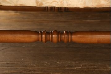 中古　横浜クラシック家具　ダニエル(daniel)　淡いカラーのファブリックが優しい雰囲気を演出するブーツラブシート(2人掛けソファ、二人掛け)(定価約42万円)(R-050784)