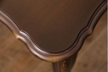 中古　美品　カリモク　domani(ドマーニ)　Louis(ルイ)XVシリーズ　優雅な佇まいが魅力的なダイニングテーブル(食卓)(定価約55万円)(R-050785)
