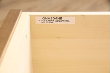 中古　美品　カリモク　domani(ドマーニ)　Morganton(モーガントン)　ゴールドの引手が高級感を演出するドロワーチェスト(引き出し)(定価約25万円)(R-050786)
