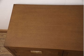 中古　美品　カリモク　domani(ドマーニ)　Morganton(モーガントン)　ゴールドの引手が高級感を演出するドロワーチェスト(引き出し)(定価約25万円)(R-050786)