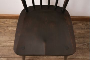 中古　北海道民芸家具　シンプルなデザインが取り入れやすいダイニングチェア(ウィンザーチェア、板座チェア、椅子、ウインザーチェア)(R-050791)