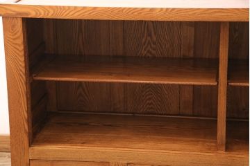 中古　美品　楡(ニレ)材　総無垢材　美しい木目と品のある佇まいが魅力の重ね水屋箪笥(戸棚、収納棚、食器棚)(R-050793)