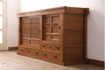 中古　美品　楡(ニレ)材　総無垢材　美しい木目と品のある佇まいが魅力の水屋箪笥(戸棚、収納棚、食器棚)(R-050794)